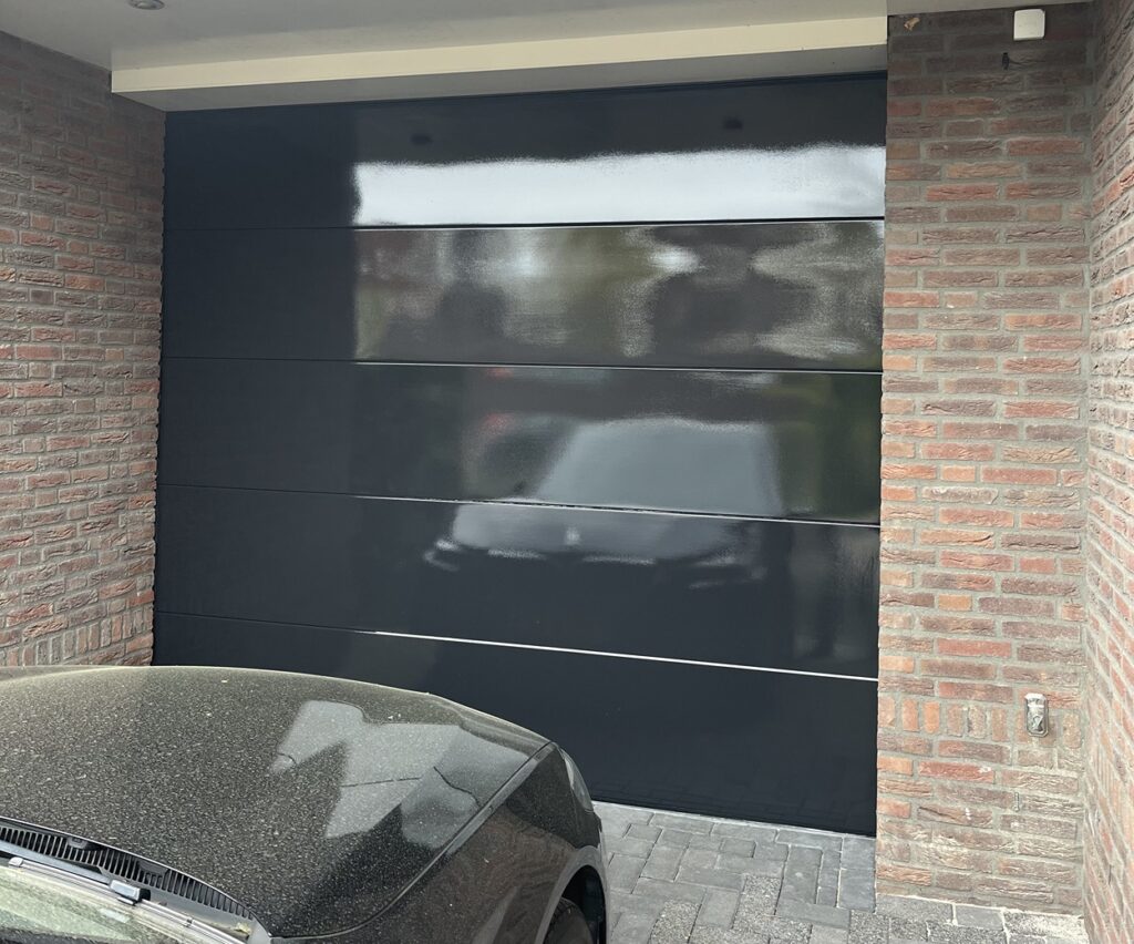 Garagedeur zwart staal